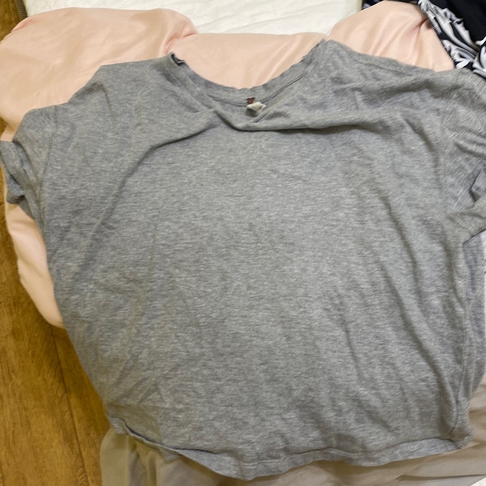 i am selling a medium sized tee from pacsun